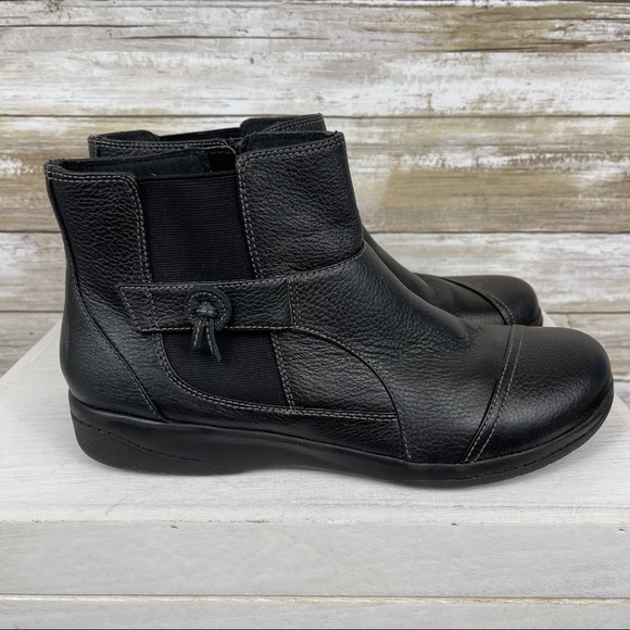 clarks women's cheyn work ankle bootie